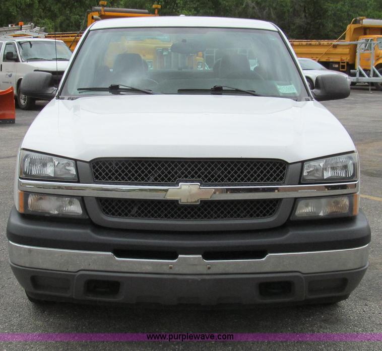 image for item E3955 2005 Chevrolet Silverado 1500 Extended Cab pickup truck