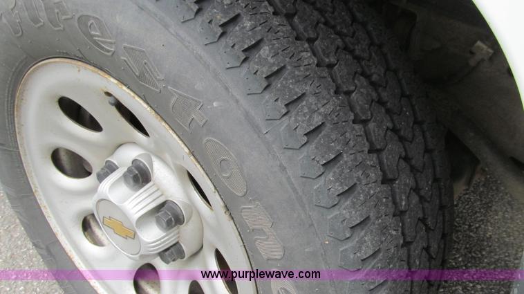 image for item E3955 2005 Chevrolet Silverado 1500 Extended Cab pickup truck