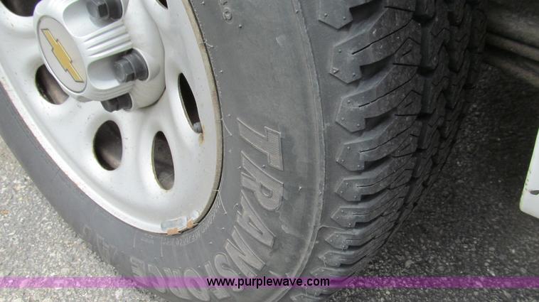 image for item E3955 2005 Chevrolet Silverado 1500 Extended Cab pickup truck