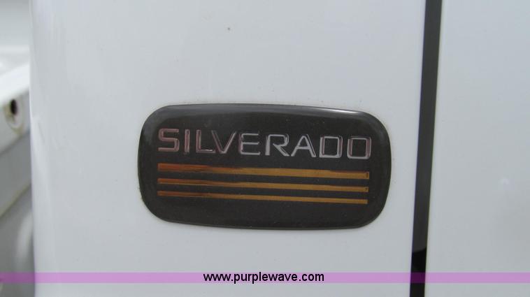 image for item E3955 2005 Chevrolet Silverado 1500 Extended Cab pickup truck