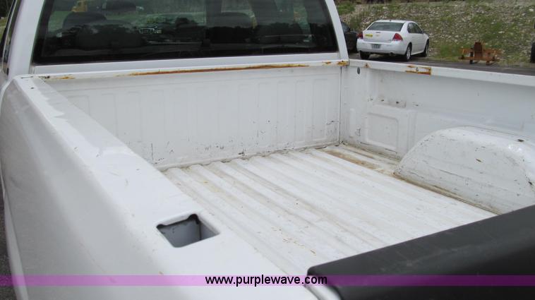 image for item E3955 2005 Chevrolet Silverado 1500 Extended Cab pickup truck