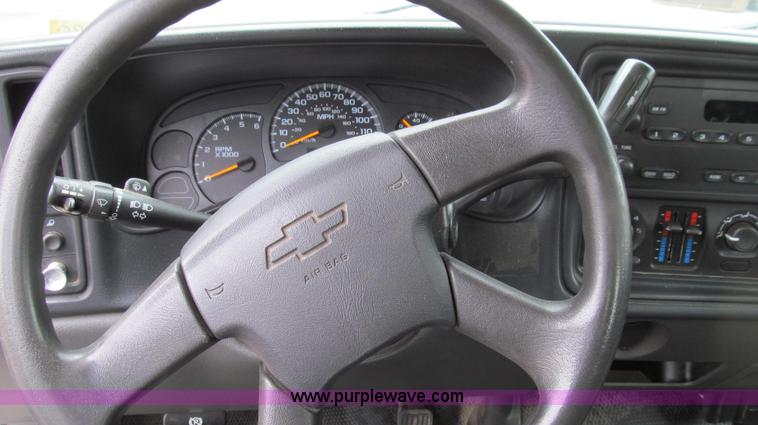 image for item E3955 2005 Chevrolet Silverado 1500 Extended Cab pickup truck