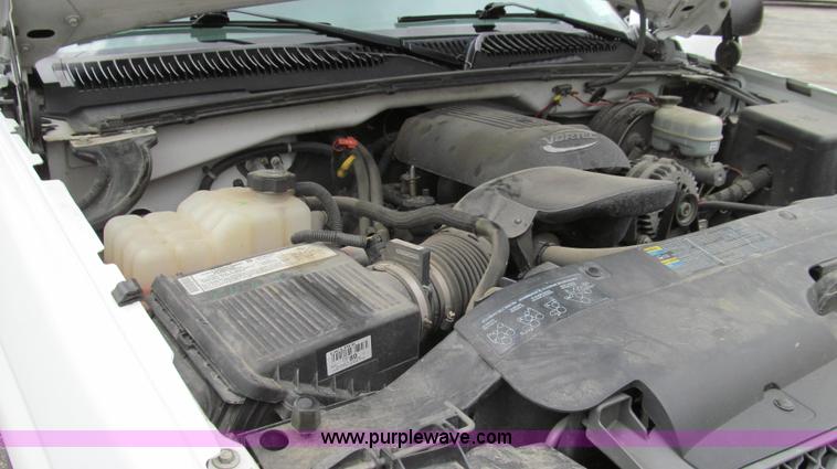 image for item E3955 2005 Chevrolet Silverado 1500 Extended Cab pickup truck