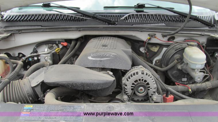 image for item E3955 2005 Chevrolet Silverado 1500 Extended Cab pickup truck