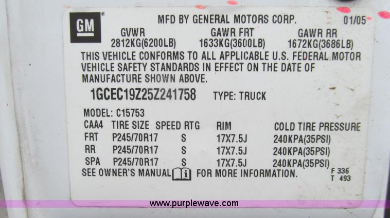 image for item E3955 2005 Chevrolet Silverado 1500 Extended Cab pickup truck