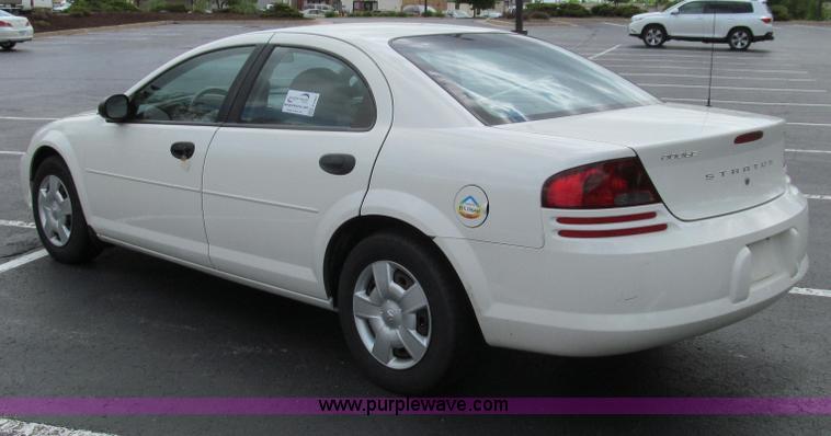 image for item E3960 2004 Dodge Stratus SE