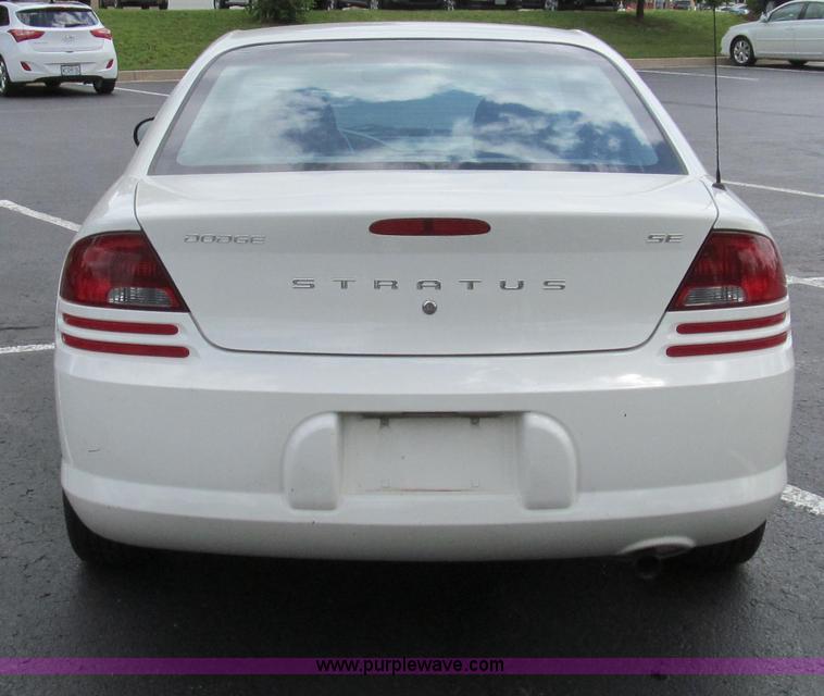 image for item E3960 2004 Dodge Stratus SE