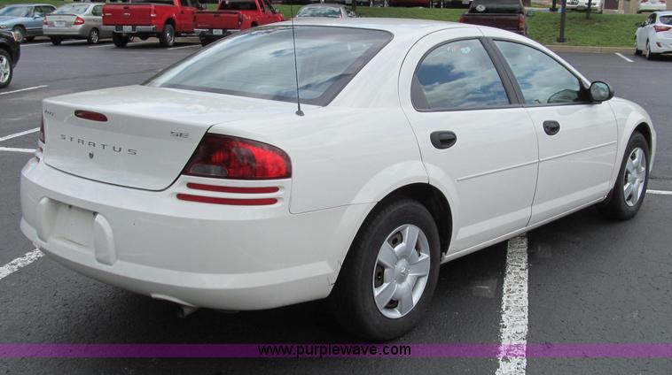 image for item E3960 2004 Dodge Stratus SE