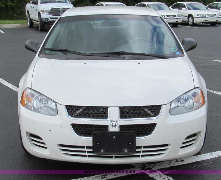 image for item E3960 2004 Dodge Stratus SE