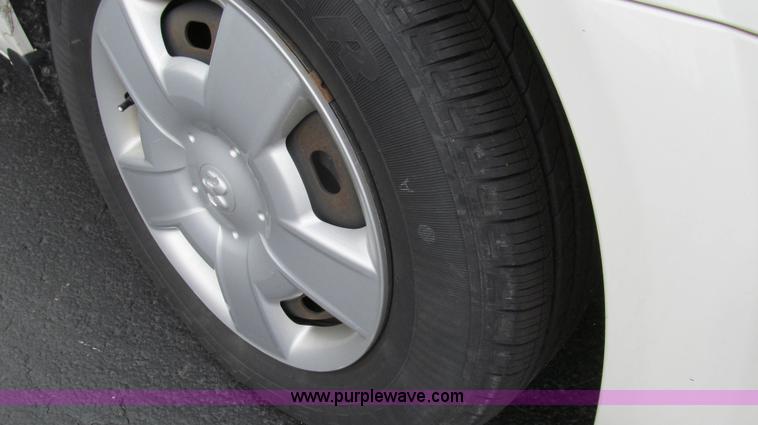 image for item E3960 2004 Dodge Stratus SE