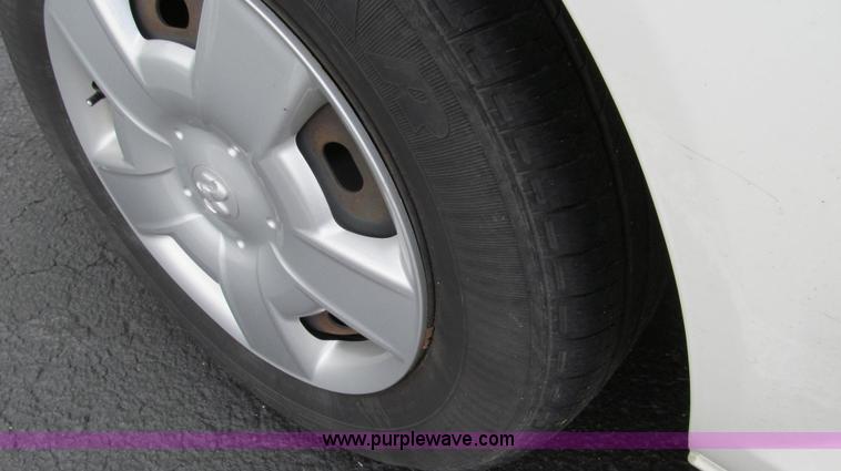 image for item E3960 2004 Dodge Stratus SE