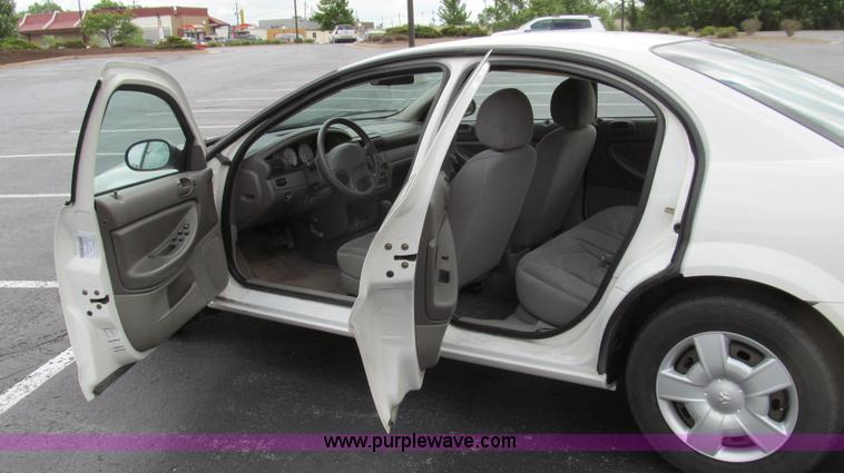 image for item E3960 2004 Dodge Stratus SE