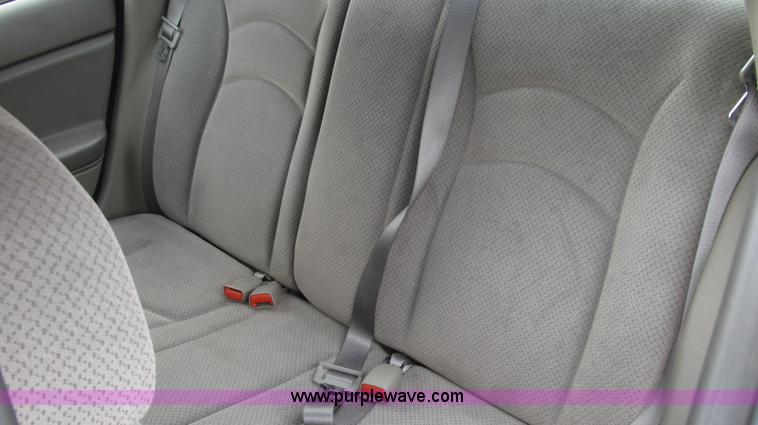 image for item E3960 2004 Dodge Stratus SE