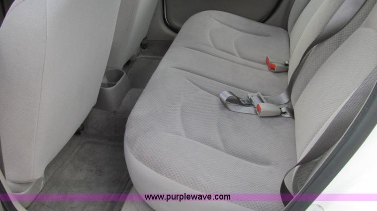 image for item E3960 2004 Dodge Stratus SE