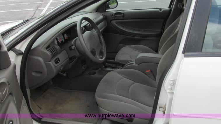 image for item E3960 2004 Dodge Stratus SE