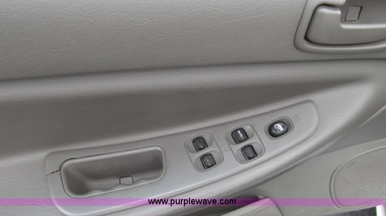 image for item E3960 2004 Dodge Stratus SE