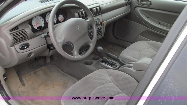 image for item E3960 2004 Dodge Stratus SE