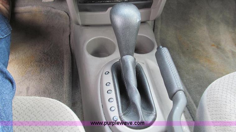 image for item E3960 2004 Dodge Stratus SE