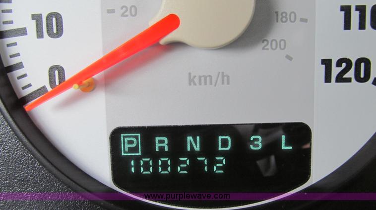 image for item E3960 2004 Dodge Stratus SE