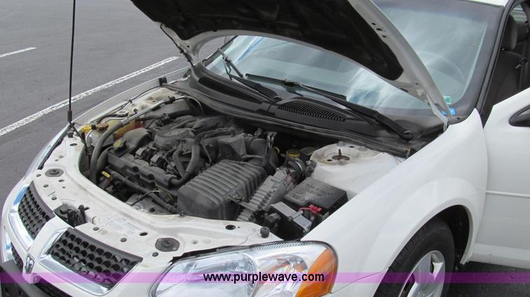 image for item E3960 2004 Dodge Stratus SE
