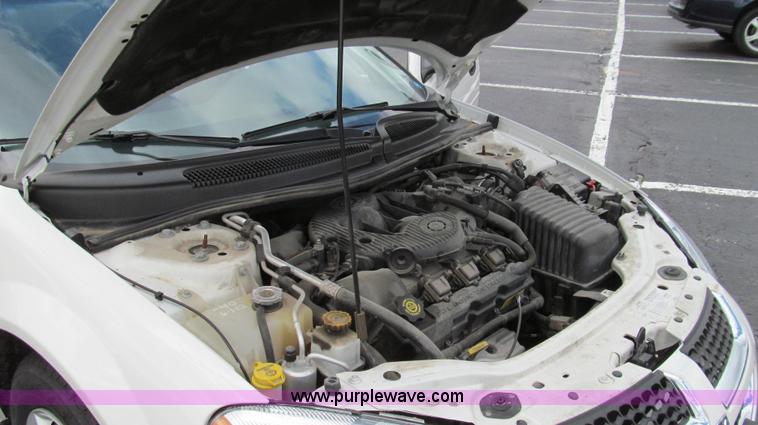 image for item E3960 2004 Dodge Stratus SE