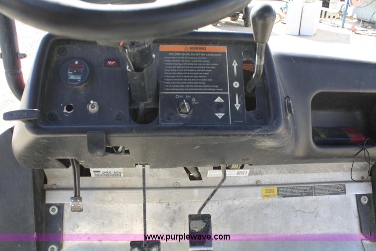 image for item F2532 2006 Club Car XRT1500 utility vehicle