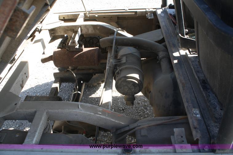 image for item F2532 2006 Club Car XRT1500 utility vehicle