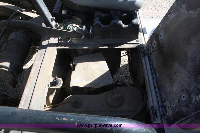 image for item F2532 2006 Club Car XRT1500 utility vehicle