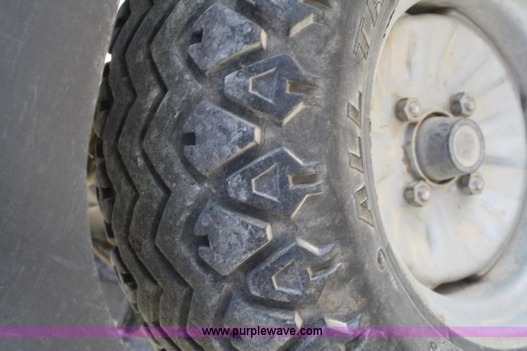 image for item F2532 2006 Club Car XRT1500 utility vehicle