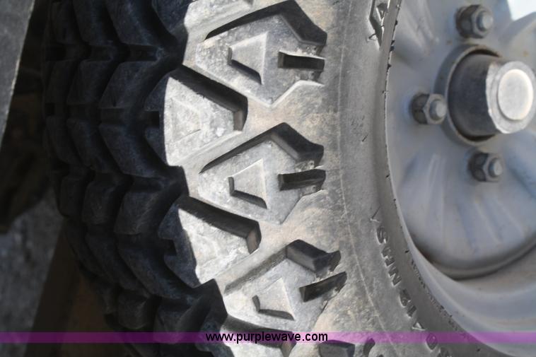 image for item F2532 2006 Club Car XRT1500 utility vehicle