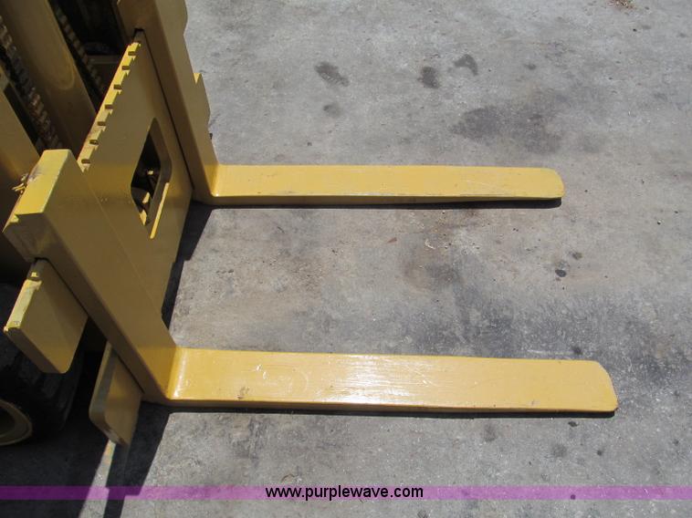 image for item F5080 Baker Industrial FGD-060 forklift