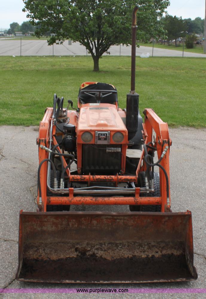 image for item F8606 Kubota B7100 WST tractor