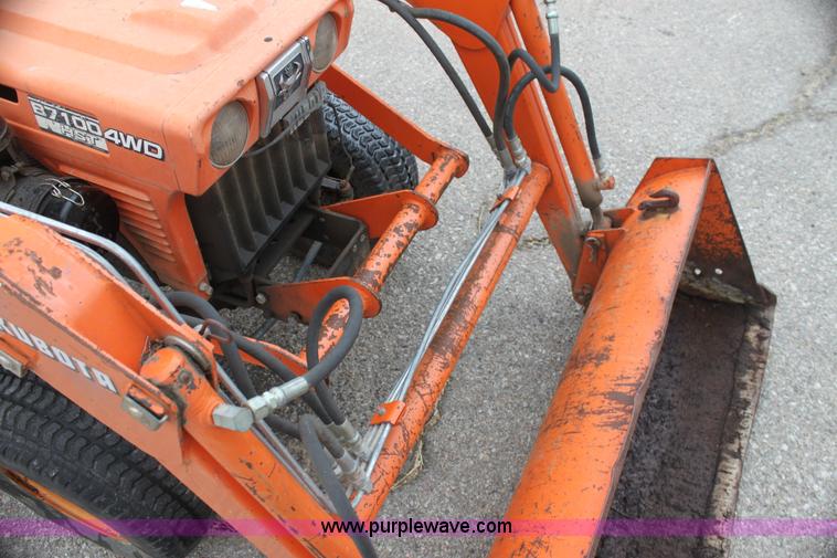 image for item F8606 Kubota B7100 WST tractor