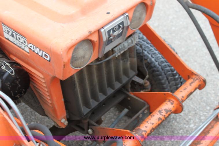 image for item F8606 Kubota B7100 WST tractor