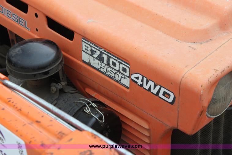 image for item F8606 Kubota B7100 WST tractor