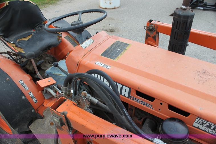 image for item F8606 Kubota B7100 WST tractor