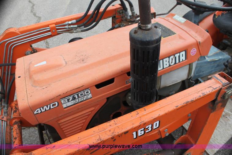 image for item F8606 Kubota B7100 WST tractor