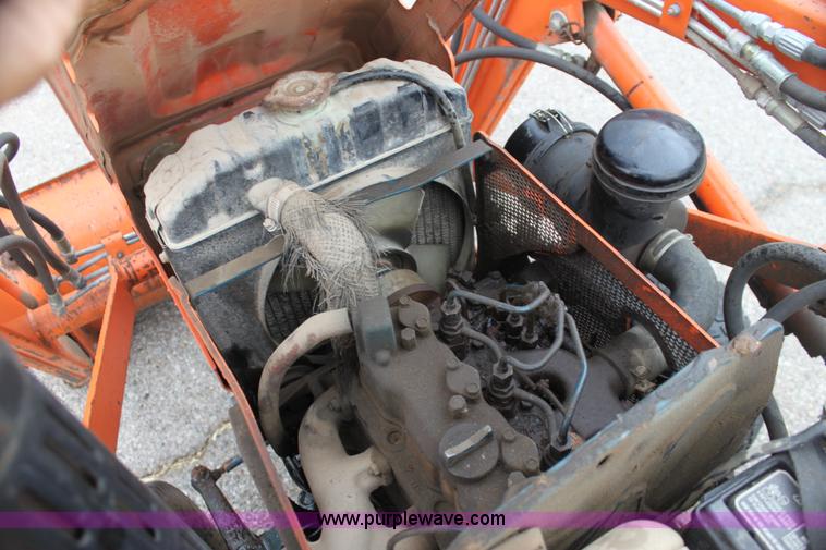 image for item F8606 Kubota B7100 WST tractor