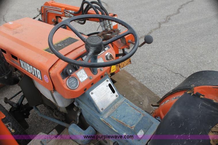 image for item F8606 Kubota B7100 WST tractor
