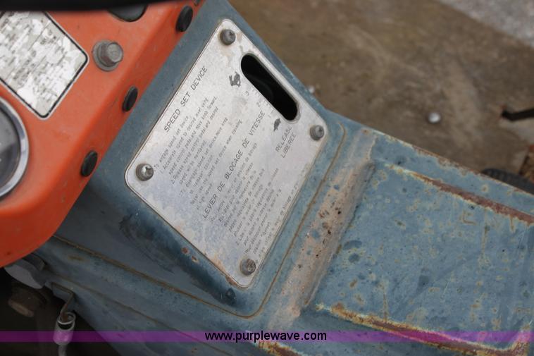 image for item F8606 Kubota B7100 WST tractor