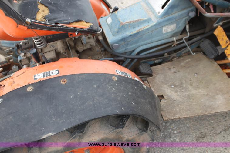 image for item F8606 Kubota B7100 WST tractor