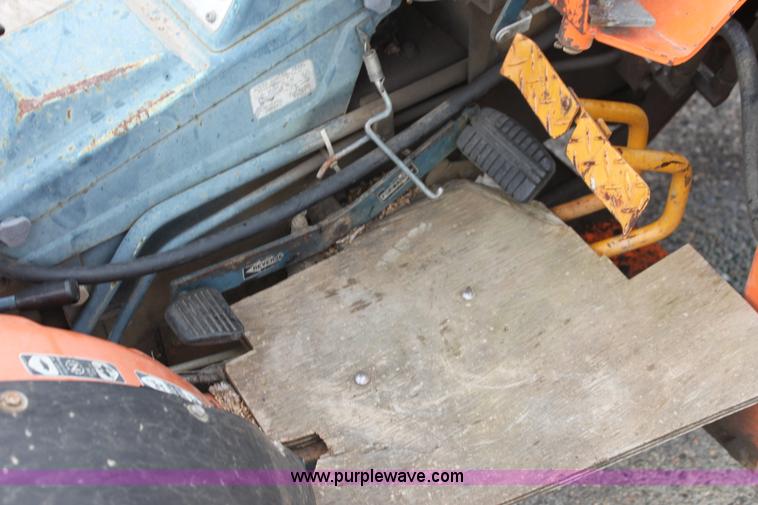 image for item F8606 Kubota B7100 WST tractor