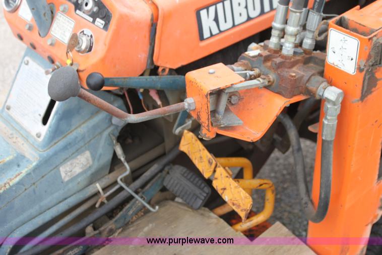 image for item F8606 Kubota B7100 WST tractor