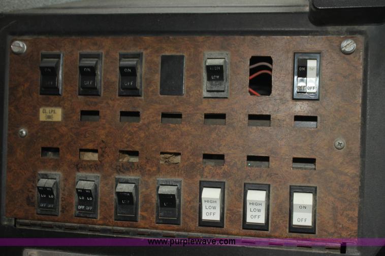 image for item F8607 1990 GMC 6000 school bus