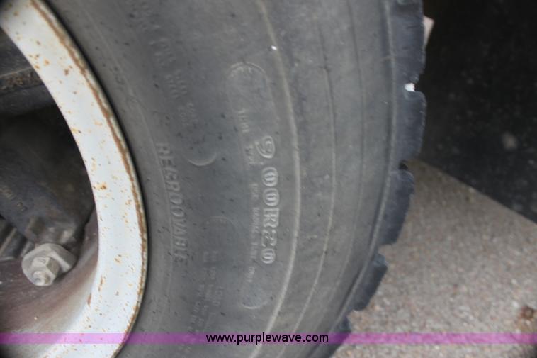 image for item F8607 1990 GMC 6000 school bus