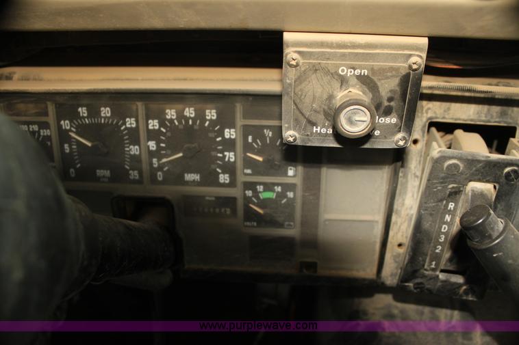 image for item F8608 1997 International 3800 school bus