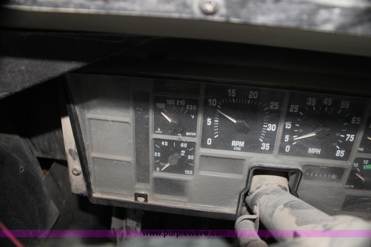 image for item F8608 1997 International 3800 school bus