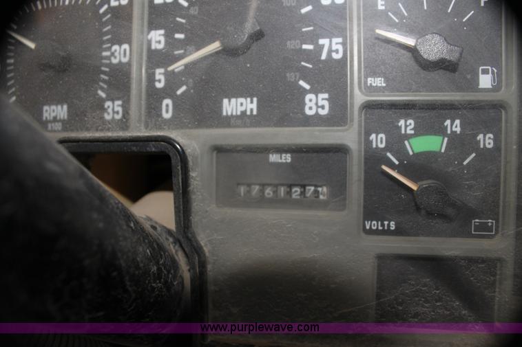 image for item F8608 1997 International 3800 school bus