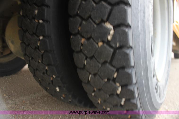 image for item F8608 1997 International 3800 school bus