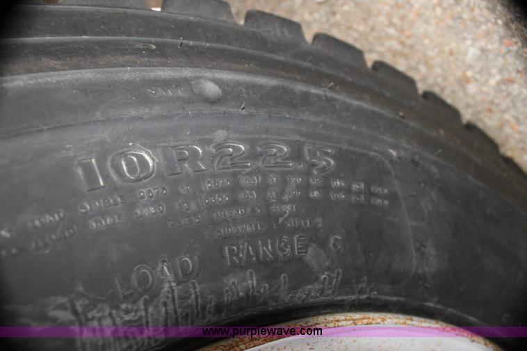 image for item F8608 1997 International 3800 school bus